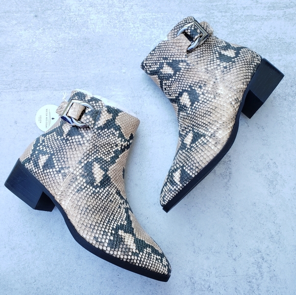 Steve Madden Ringer Snakeskin Python Ankle Boot Bootie Sz 8 - Picture 2 of 6